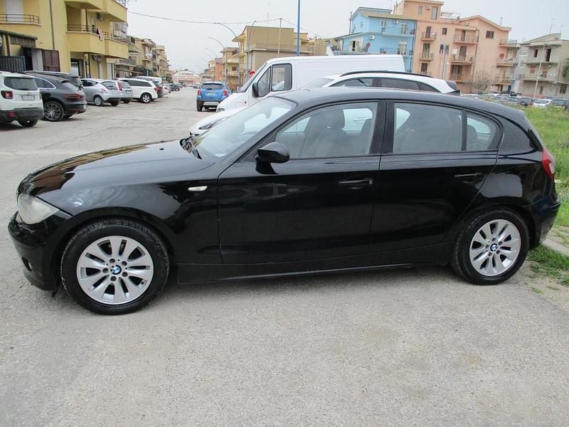 Usata BMW 118 122 CV (89 kW) 2006 Viola Utilitaria