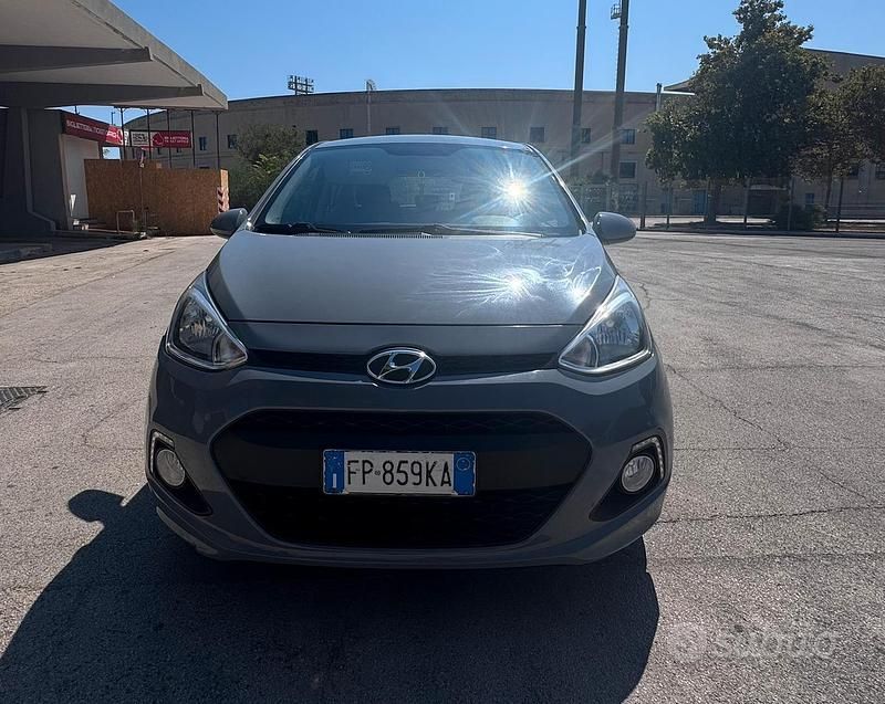 Usata Hyundai Accent 2014 Blu Utilitaria