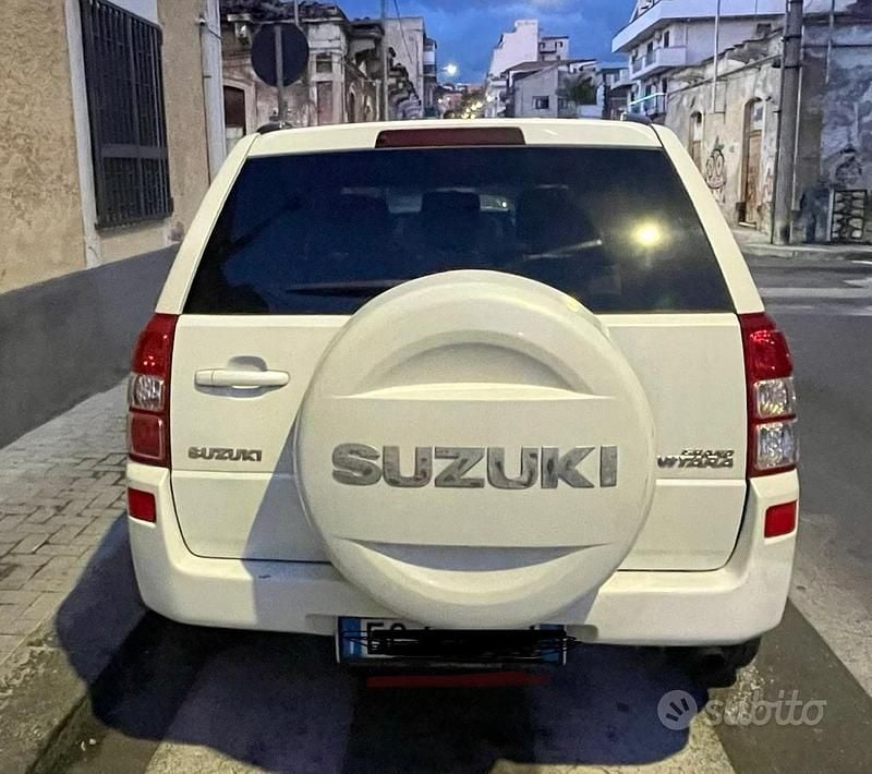 Second-hand Suzuki Vitara 109 CP (80 kW) 2010 Alb SUV