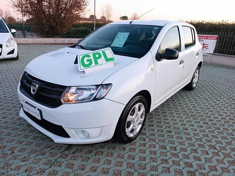 Bianco Usata 2015 Dacia Sandero Ambiance Tre volumi | 4000 € (Super prezzo) - Immagine 1/4