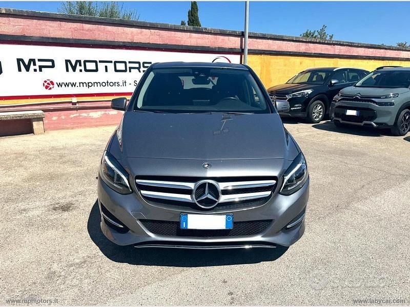 Usata Mercedes B180 Premium 116 CV (85 kW) 2018 Gray Monovolume