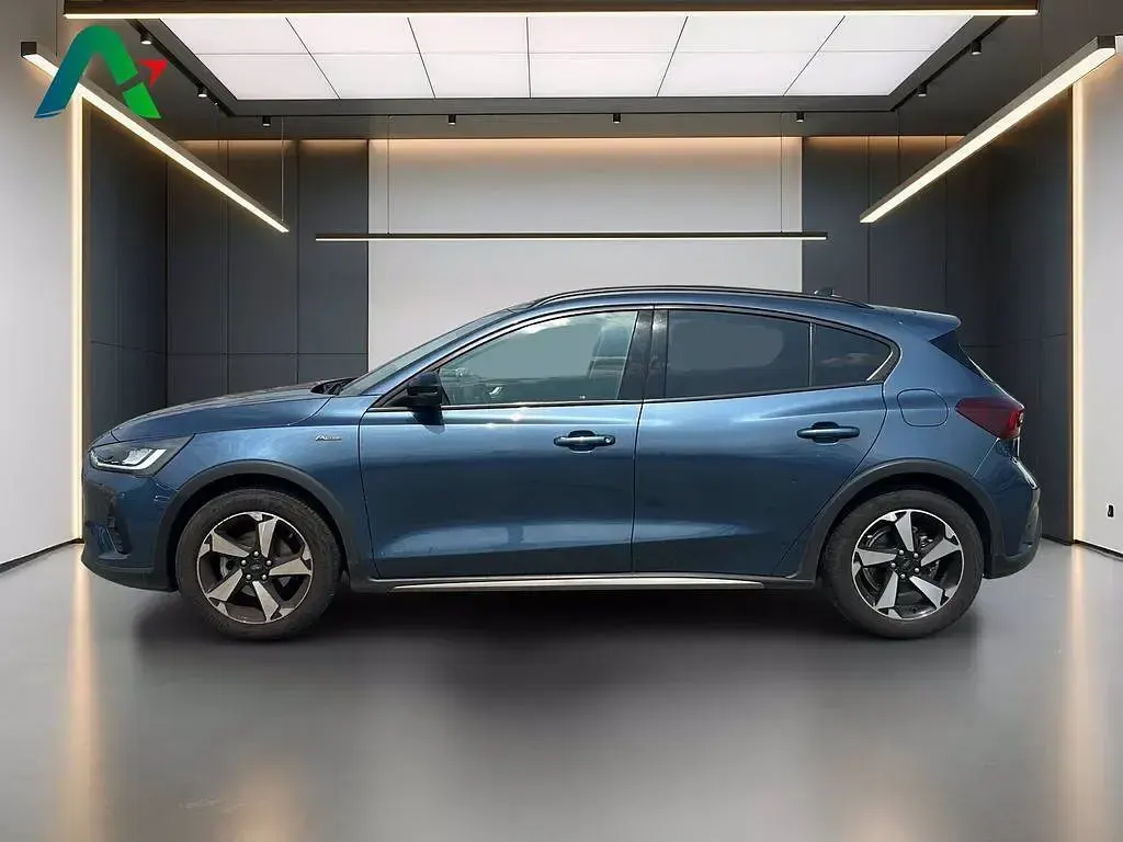 Usata Ford Focus Active 125 CV (91 kW) 2023 Blue metallic (metalliclackierung) Berlina