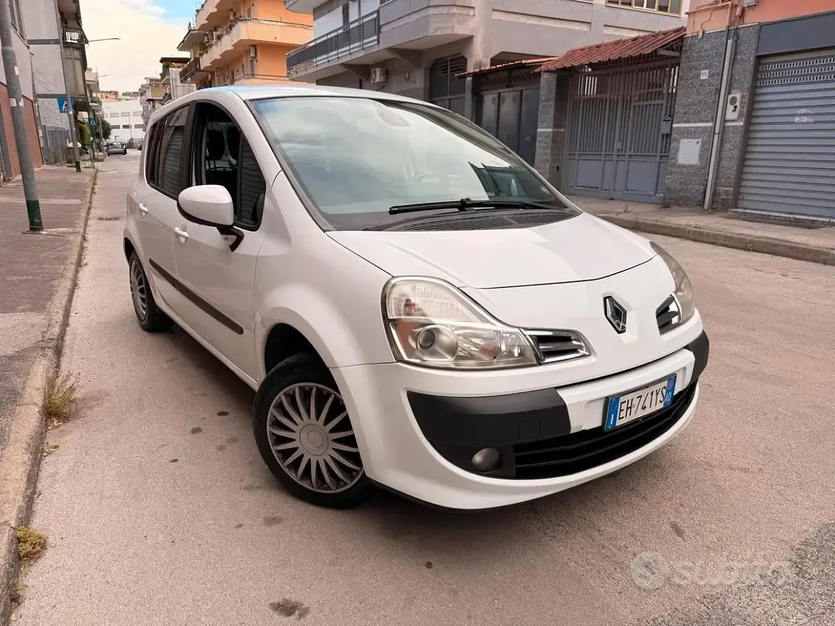 Usata Renault Modus 103 CV (75 kW) 2012 Bianco Monovolume