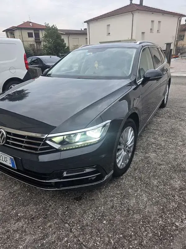 Usata VW Passat Executive 190 CV (139 kW) 2015 Grigio Station wagon