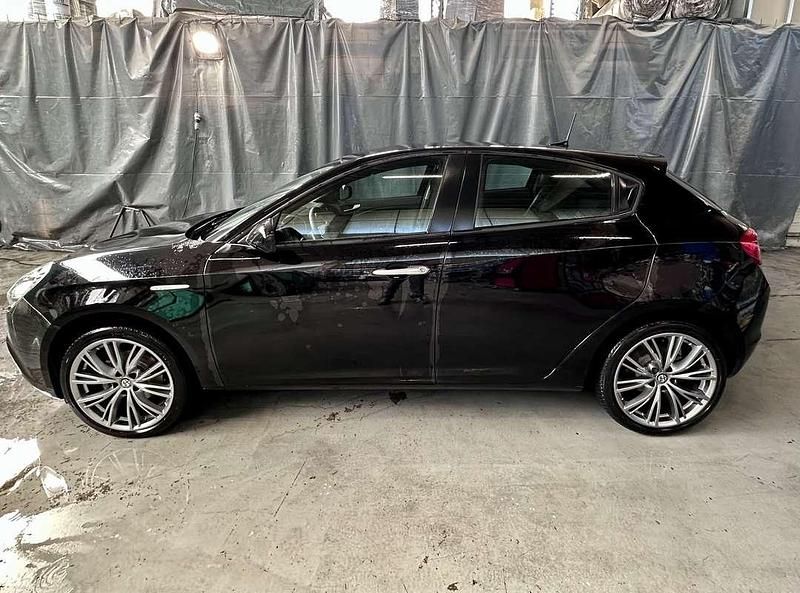 Usata 2019 Alfa Romeo Giulietta Tech Edition Due volumi | 12.900 € (Super prezzo) - Immagine 1/4