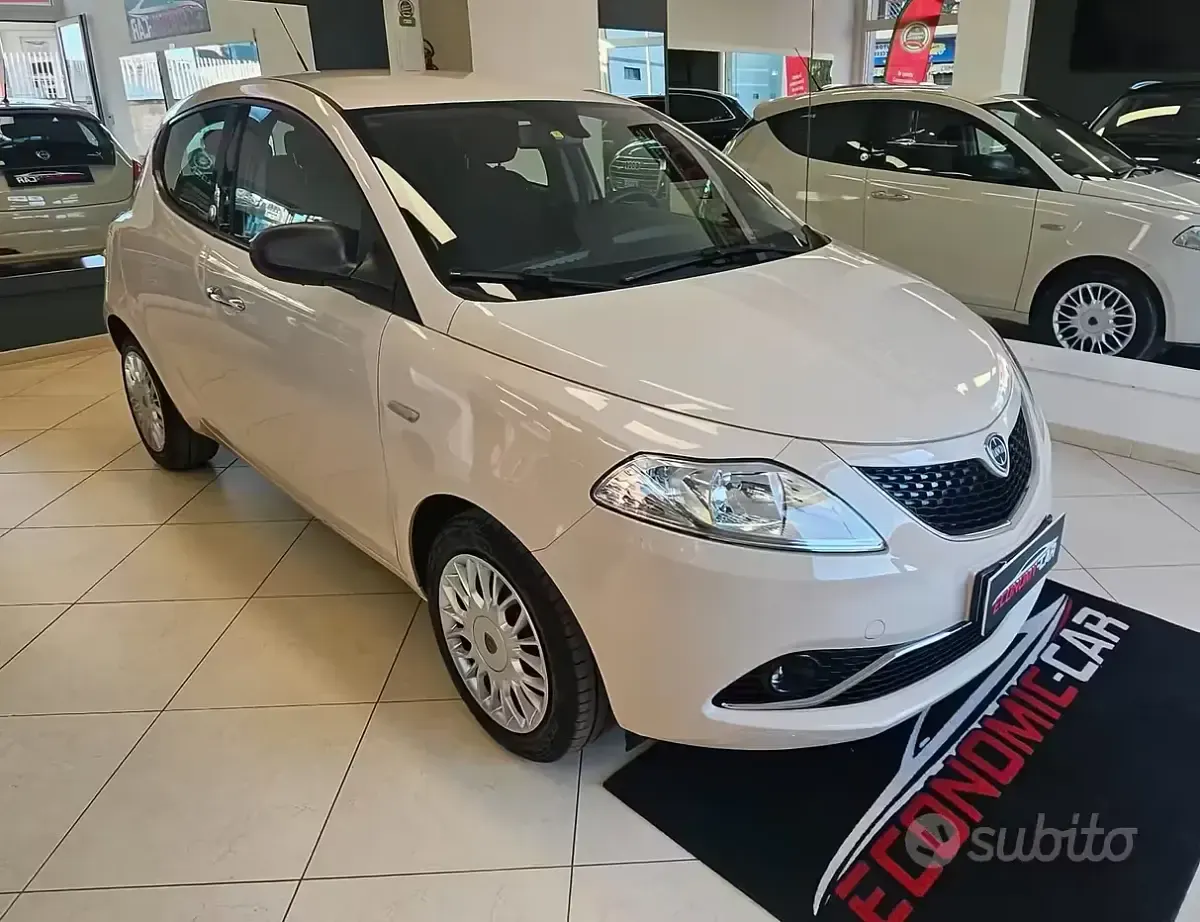 Usata Lancia Ypsilon Silver 69 CV (50 kW) 2017 Bianco Utilitaria