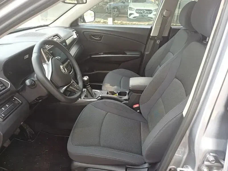 Nuova KGM Tivoli 163 CV (119 kW) 2026 Argento SUV