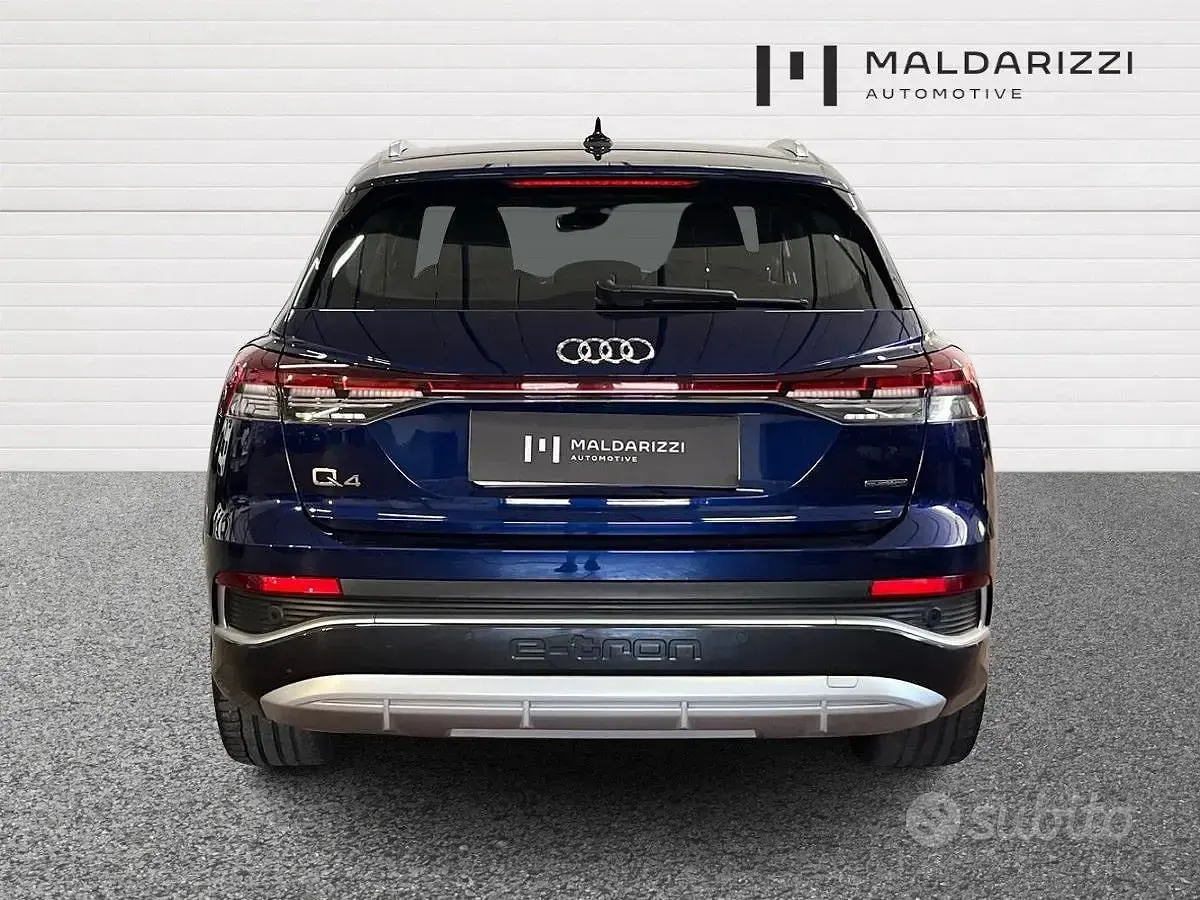 Usata Audi Q4 e-tron S-Line 210 kW (286 CV) 2024 Blu metallizzato SUV
