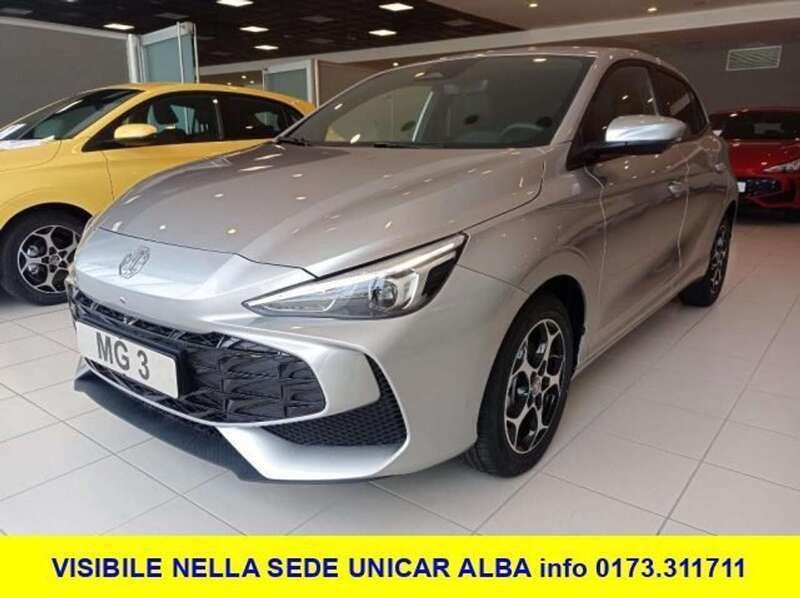 Nuova MG MG3 Luxury 195 CV (143 kW) 2025 Solar silver Utilitaria