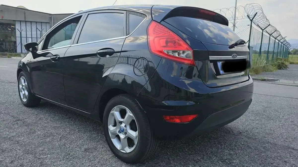 Usata Ford Fiesta 95 CV (69 kW) 2010 Nero Berlina