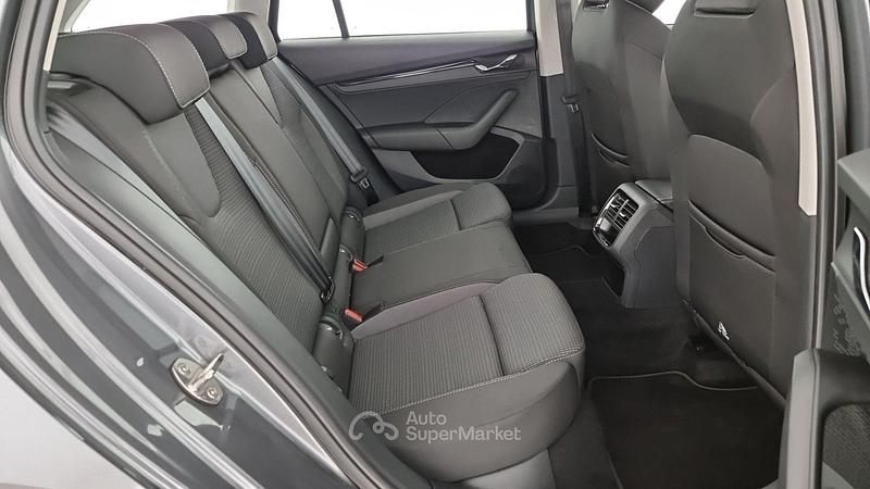 Usata Skoda Octavia Executive 116 CV (85 kW) 2023 Grigio scuro Station wagon