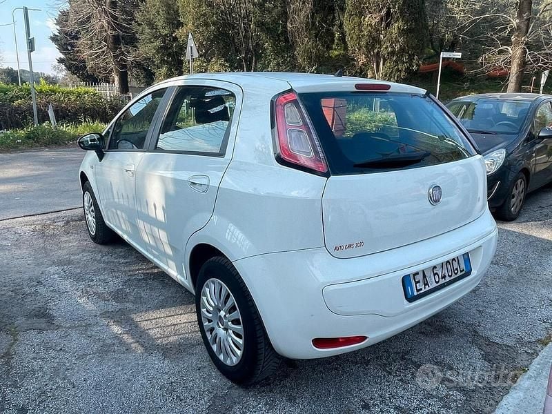 Usata Fiat Grande Punto 77 CV (56 kW) 2010 Bianco Utilitaria