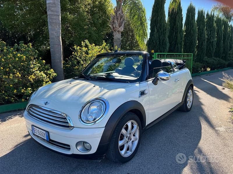Usata Mini Cooper Cabriolet 122 CV (89 kW) 2010 Beige Cabrio