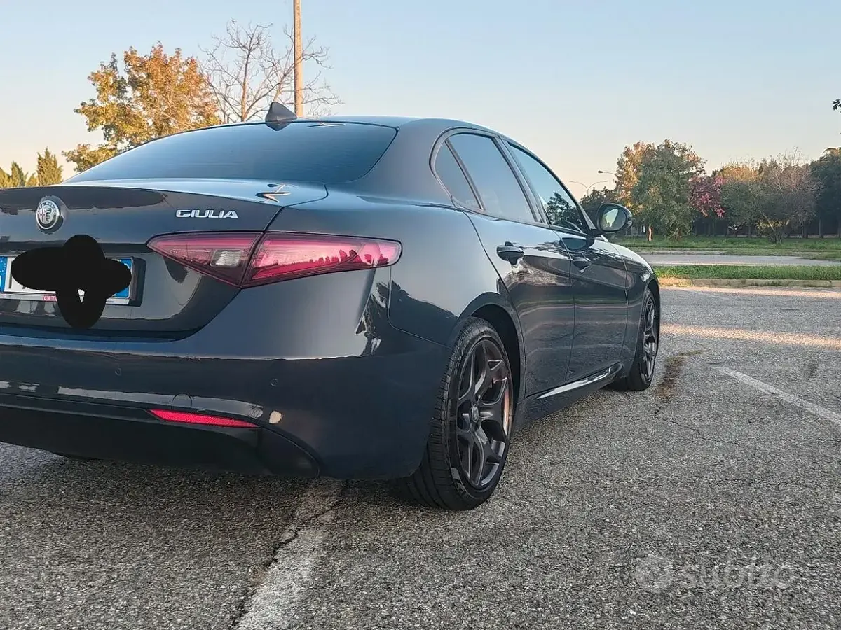 Usata Alfa Romeo Giulia Executive 160 CV (117 kW) 2019 Bluazzurro Berlina