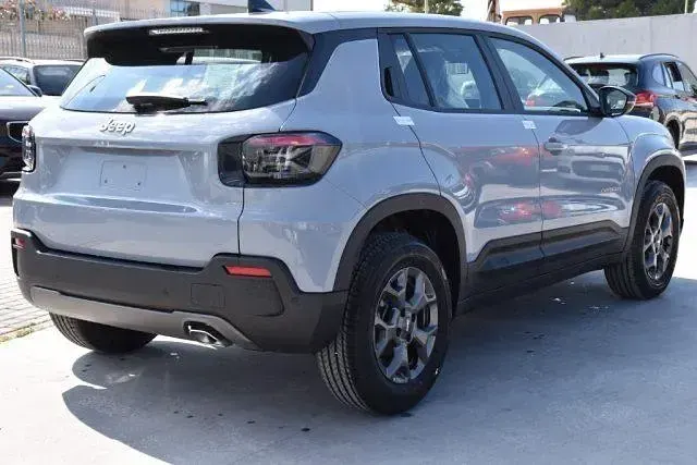 Nuova Jeep Avenger Longitude 110 CV (80 kW) 2026 Grigio SUV