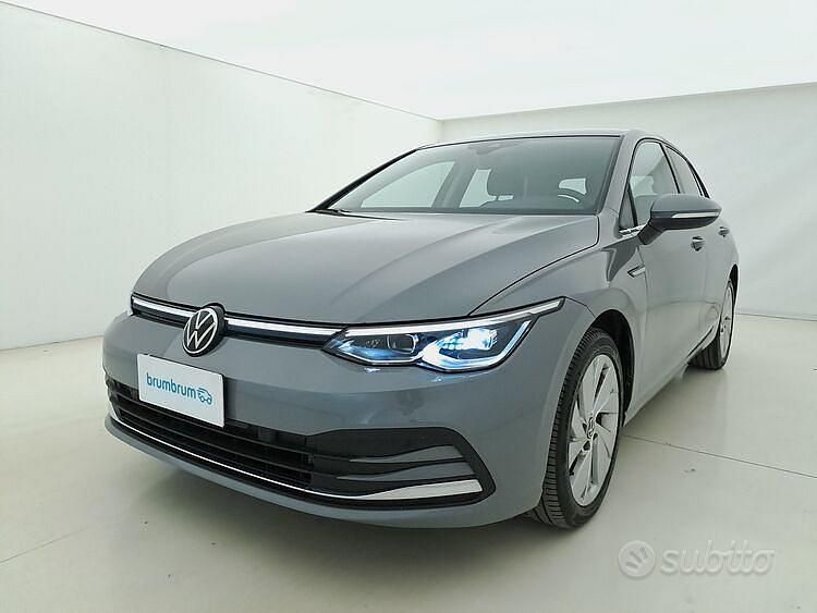 Grigio Usata 2022 VW Golf VIII Style Tre volumi | 20.490 € (Buon prezzo) - Immagine 1/4