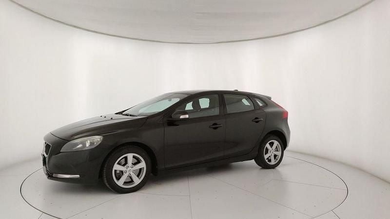 Usata Volvo V40 Business Edition 120 CV (88 kW) 2018 Nero Utilitaria