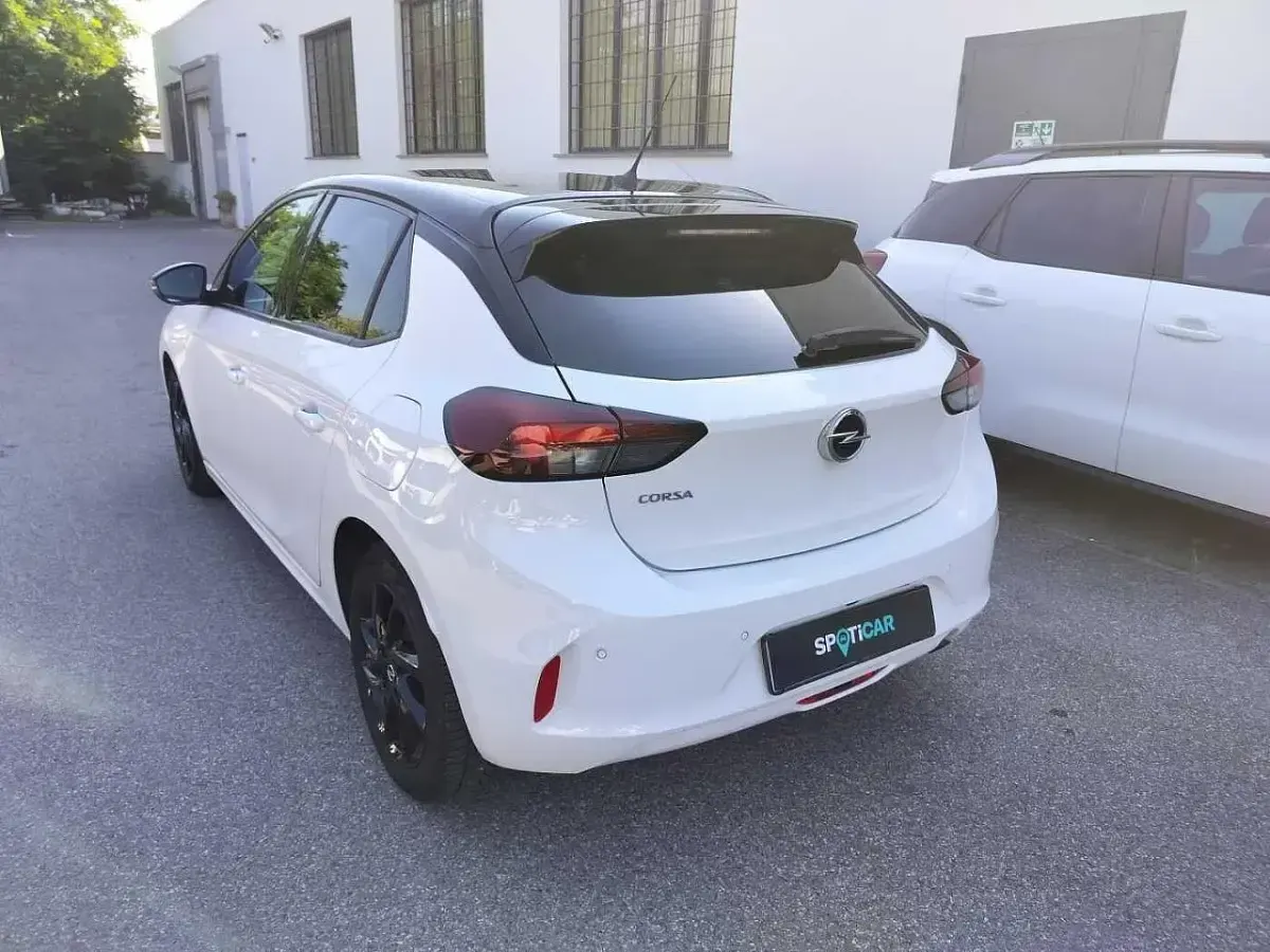 Usata Opel Corsa Design & Tech 75 CV (55 kW) 2023 Grigio Utilitaria
