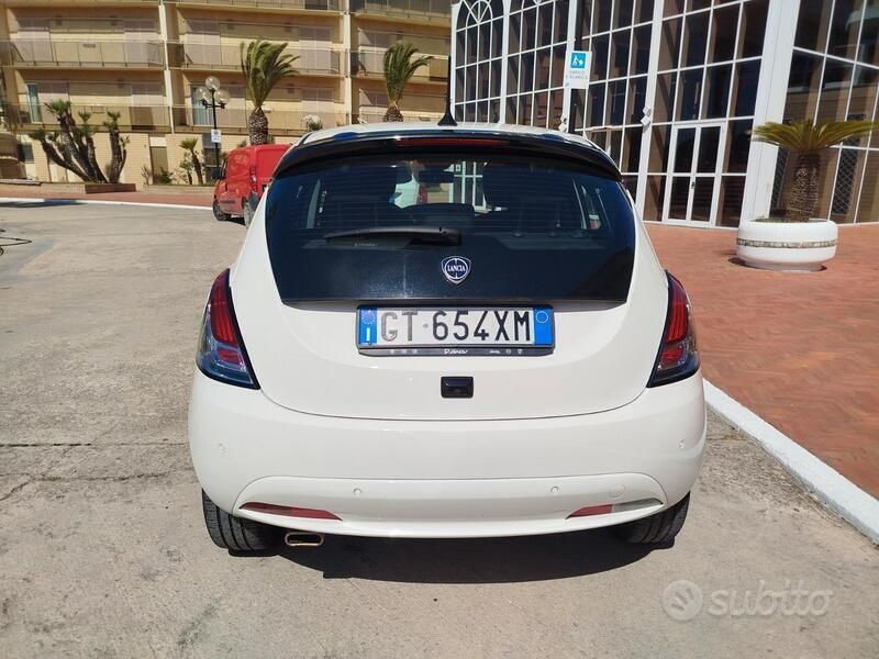 Usata Lancia Ypsilon 69 CV (50 kW) 2024 Bianco Utilitaria