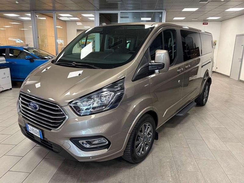 Usata Ford Tourneo Titanium 150 CV (110 kW) 2022 Diffused silver Monovolume