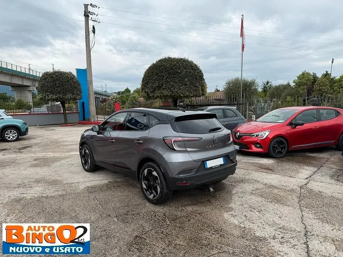 Usata Renault Captur Techno 101 CV (74 kW) 2025 Grigio SUV