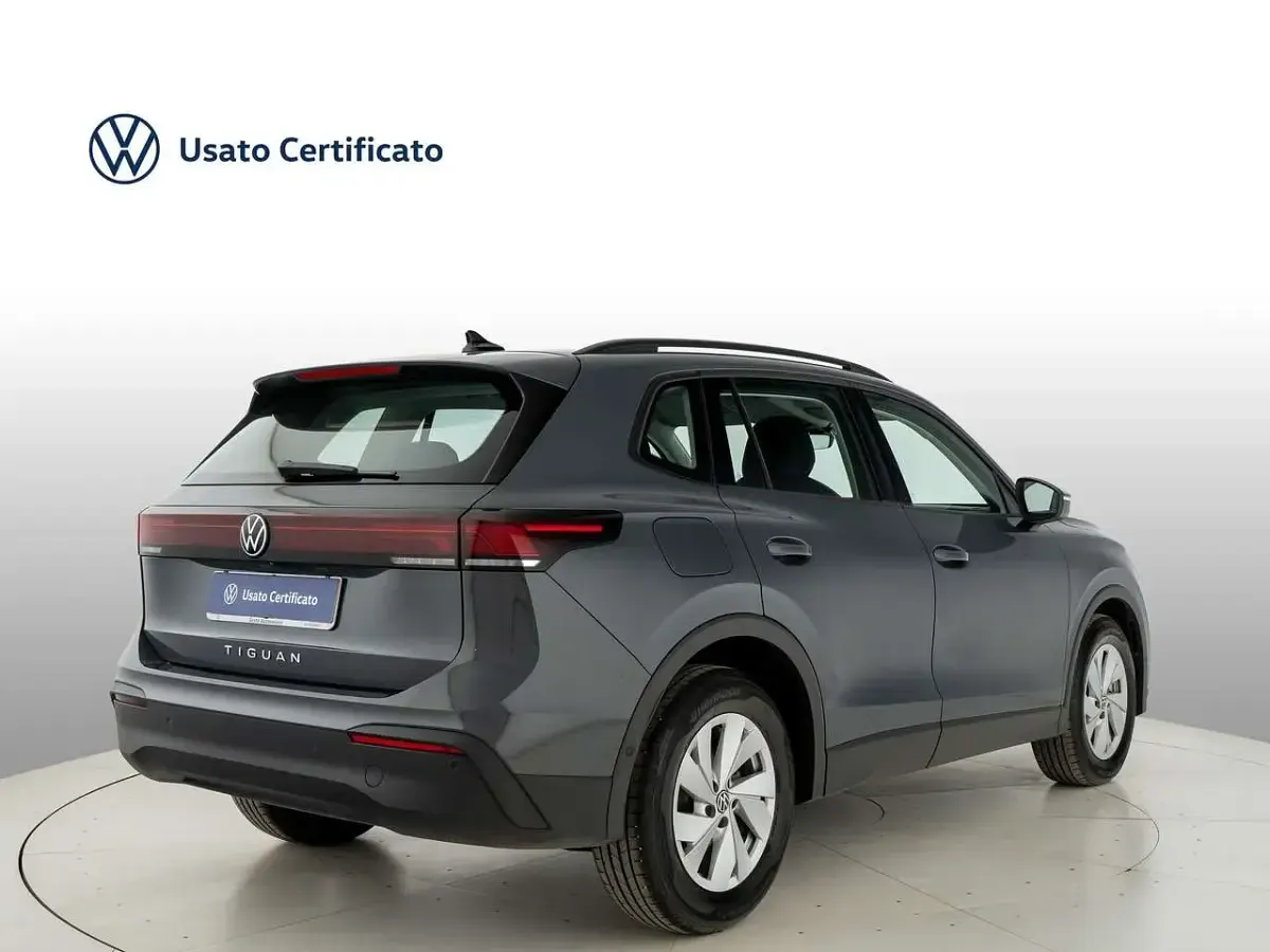 Usata VW Tiguan Life 150 CV (110 kW) 2024 Grigio SUV