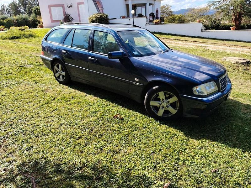 Usata Mercedes C220 95 CV (69 kW) 1999 Blu Station wagon