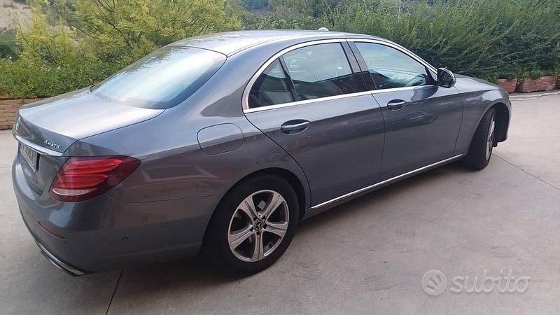Usata Mercedes E220 184 CV (135 kW) 2018 Grigio Berlina