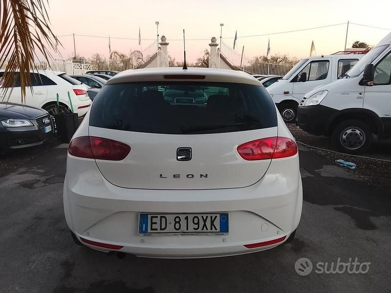 Usata Seat Leon 105 CV (77 kW) 2012 Bianco Utilitaria