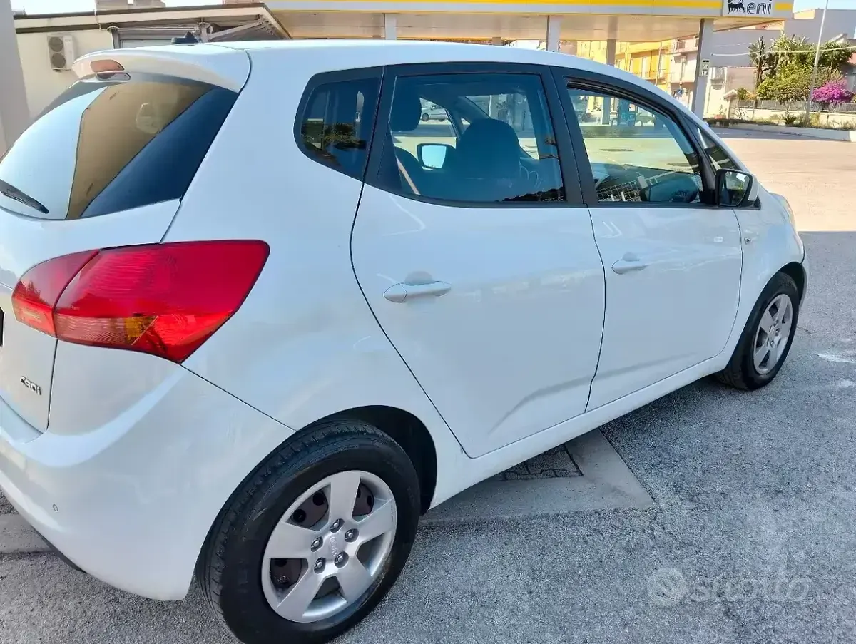 Usata Kia Venga 90 CV (66 kW) 2012 Bianco Utilitaria