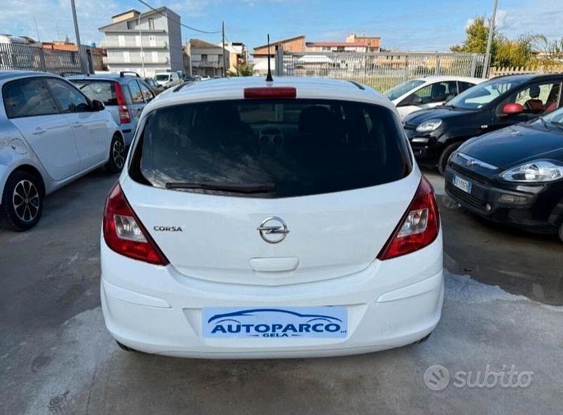 Usata Opel Corsa 85 CV (62 kW) 2012 Bianco Utilitaria