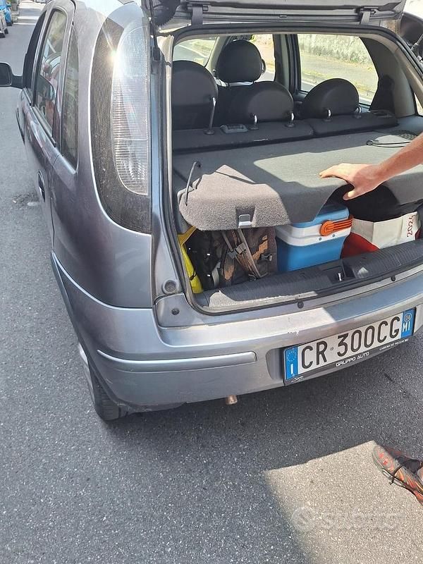 Usata Opel Corsa 75 CV (55 kW) 2004 Grigio Utilitaria