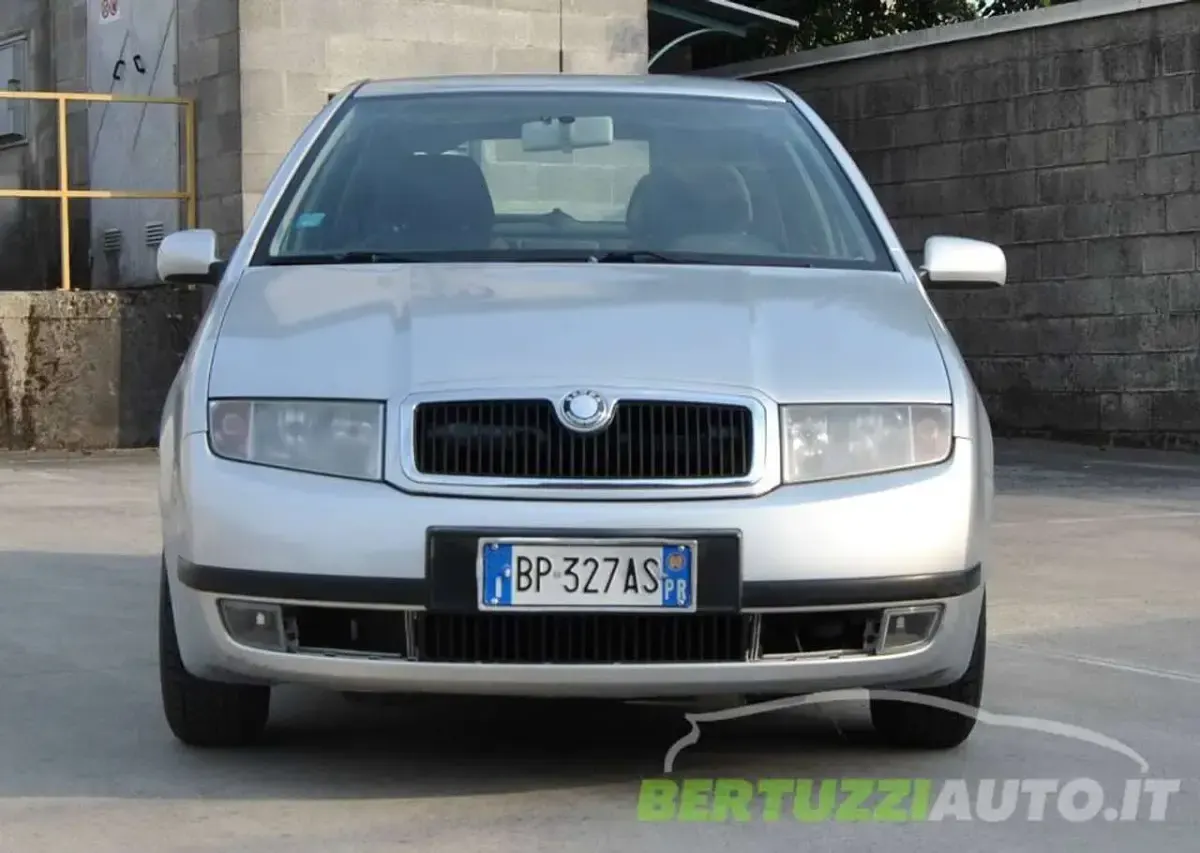 Usata Skoda Fabia Comfort 75 CV (55 kW) 2000 Argento Berlina