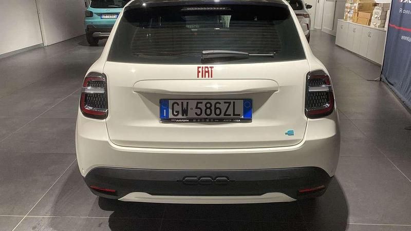 Usata Fiat 600E Red 114 kW (156 CV) 2024 Bianco SUV