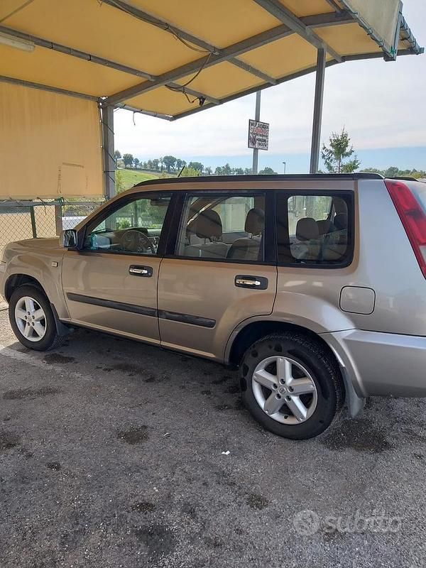 Usata Nissan X-Trail 136 CV (100 kW) 2006 Grigio SUV