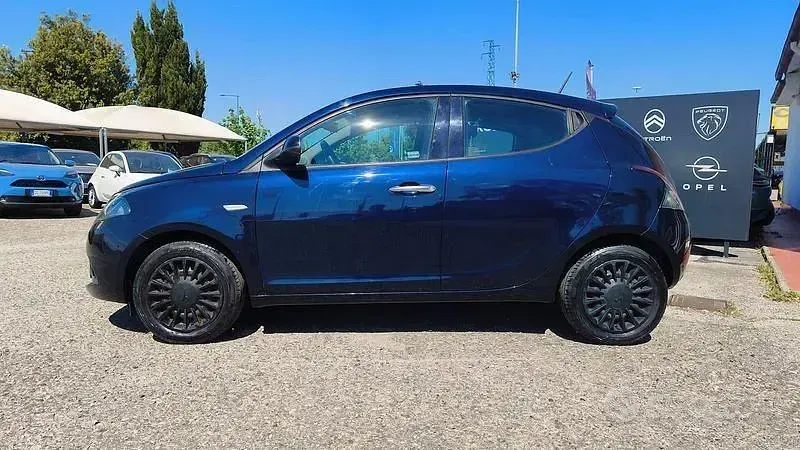 Usata Lancia Ypsilon Silver 69 CV (50 kW) 2022 Blu Utilitaria