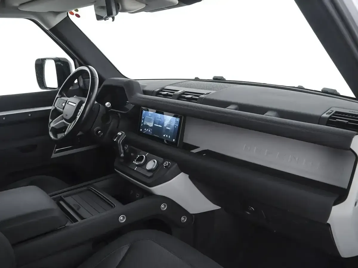 Usado Land Rover Defender SE 241 HP (177 kW) 2020 Cinzento SUV