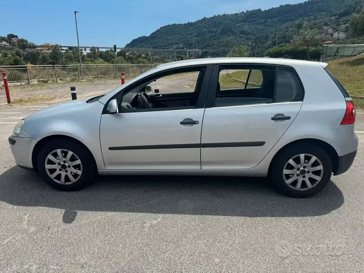 Usata VW Golf IV 105 CV (77 kW) 2004 Berlina