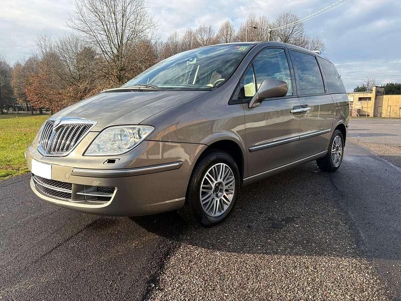 Bronzo Usata 2010 Lancia Phedra Monovolume | 5200 € (Molto cara) - Immagine 1/4