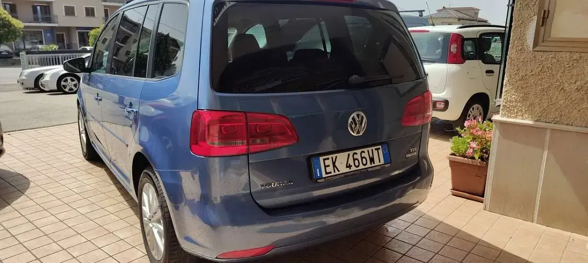 Usata VW Touran Comfortline 105 CV (77 kW) 2011 Blu/azzurro Monovolume
