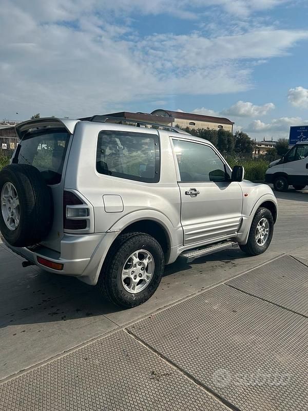 Usata Mitsubishi Pajero 116 CV (85 kW) 2002 Grigio SUV