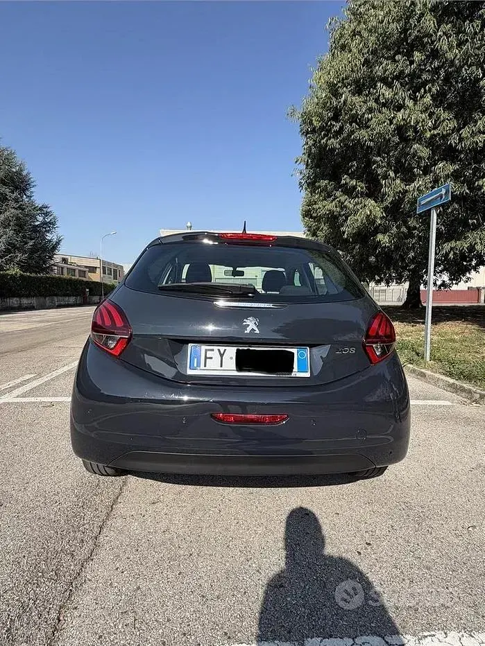 Usata Peugeot 208 68 CV (50 kW) 2019 Bluazzurro Utilitaria