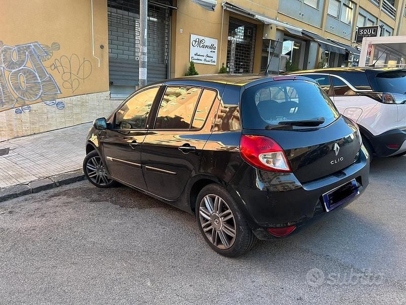 Usata Renault Clio II 75 CV (55 kW) 2011 Nero Berlina