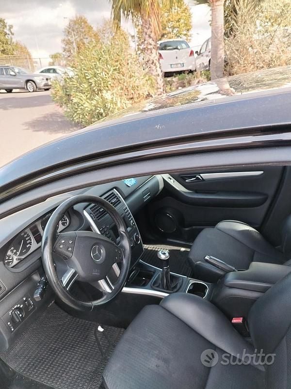 Usata Mercedes B200 140 CV (102 kW) 2010 Nero Monovolume