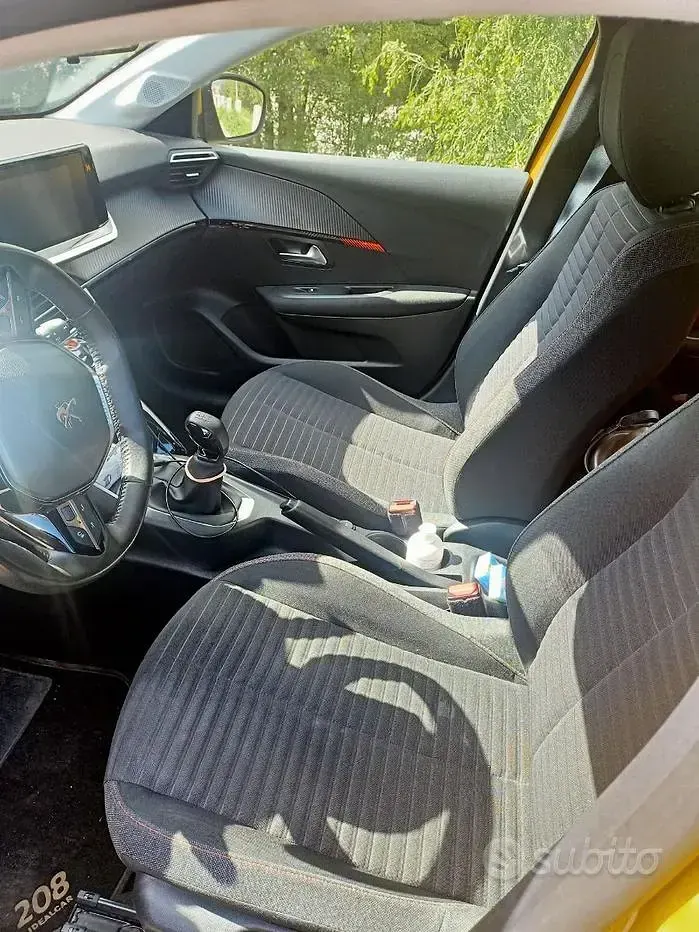 Usata Peugeot 208 Active 101 CV (74 kW) 2020 Giallo Utilitaria