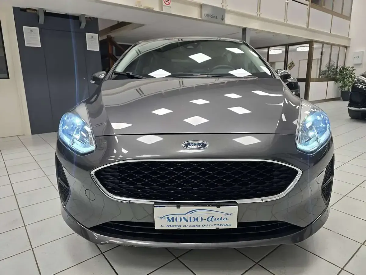 Usata Ford Fiesta 86 CV (63 kW) 2017 Grigio Utilitaria