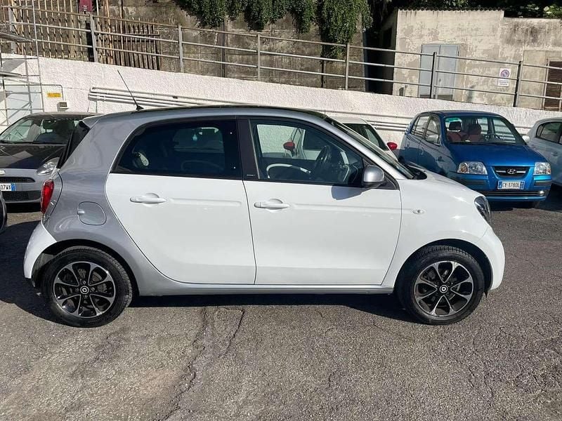 Usata Smart ForFour Passion 71 CV (52 kW) 2014 Bianco telaio argento Utilitaria