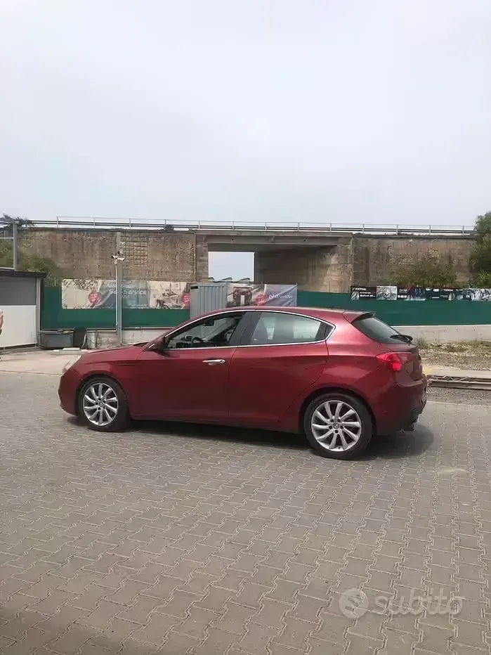 Usata Alfa Romeo Giulietta 140 CV (102 kW) 2011 Rosso Utilitaria