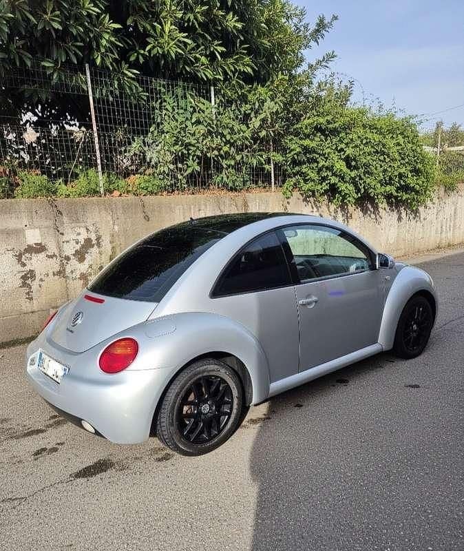 Usata VW Beetle 90 CV (66 kW) 2000 Nero Utilitaria