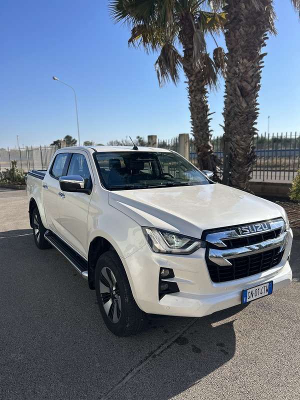 Usata 2023 Isuzu D-Max Pick-up | 29.000 € (Buon prezzo) - Immagine 1/4
